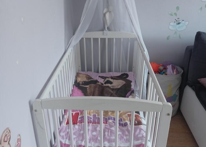 Grajewo ogłoszenia: Sprzedam łóżeczko dziecięce z materacem, osłonką i warkoczem.